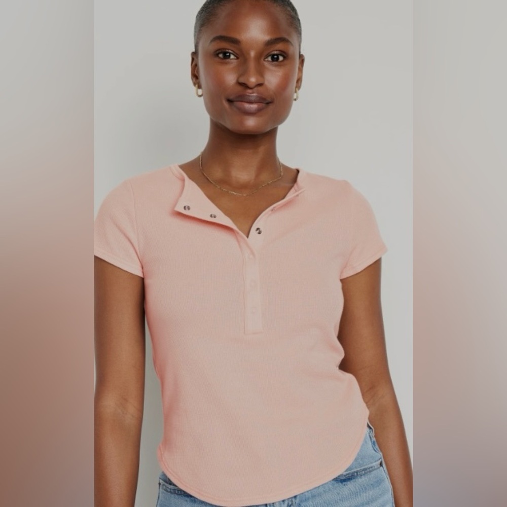 🦩Old Navy Peachy Pink waffle knit cotton Henley top.Like Brand New. - Picture 1 of 5
